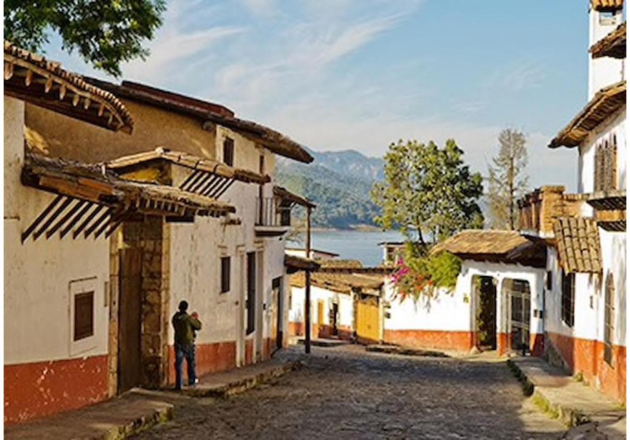 Deluxe Cabin Located In The Woods With Private Jacuzzi - Valle 2 Valle de Bravo Exterior photo